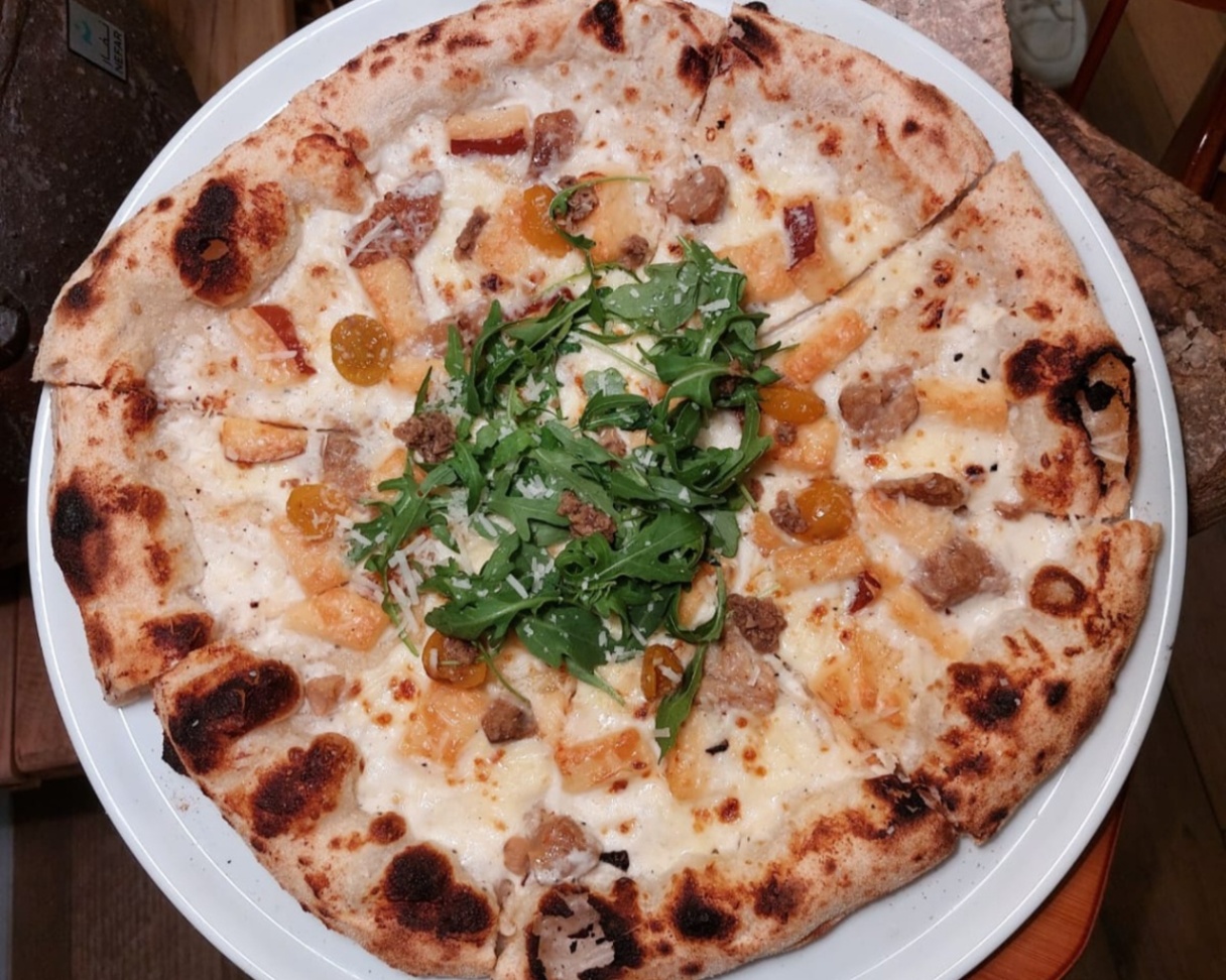 Porcini Smoked cheese Pizza